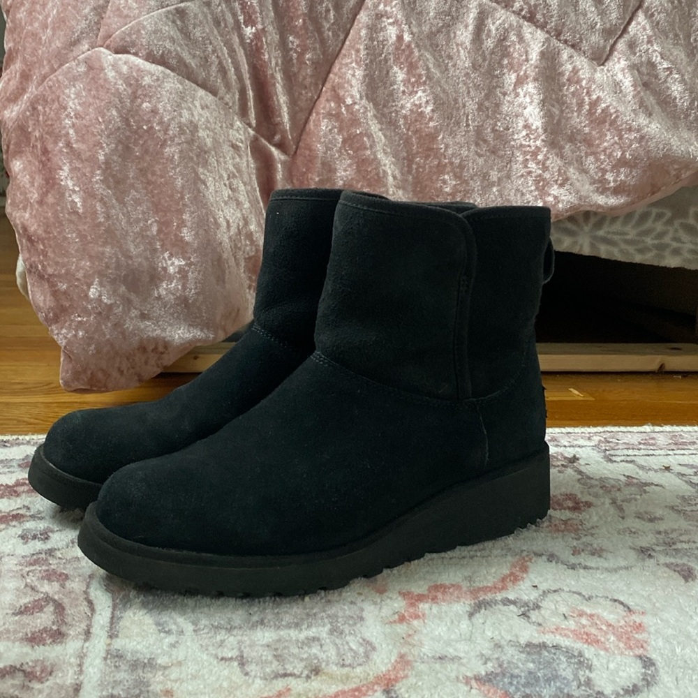 Black platform uggs